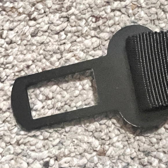 Pack of 2 Dog Seatbelts For Large or Small Breeds - Picture 4 of 5